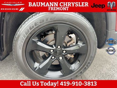 Used 2023 Jeep Grand Cherokee L Laredo image 28