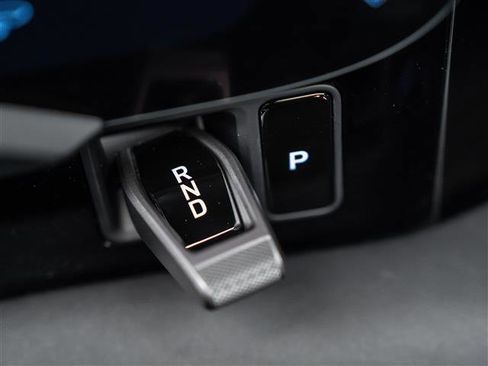 Used 2025 Porsche Taycan image 20