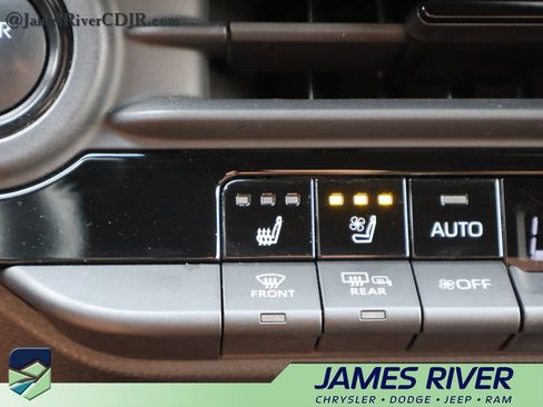 Used 2025 Toyota Crown Signia AWD/4WD image 36