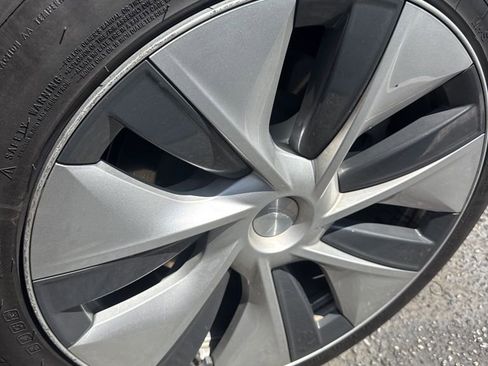 Used 2022 Tesla Model Y Long Range image 7