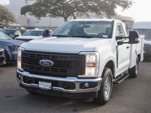 New 2024 Ford F250 XL w/ XL Chrome Package image 3