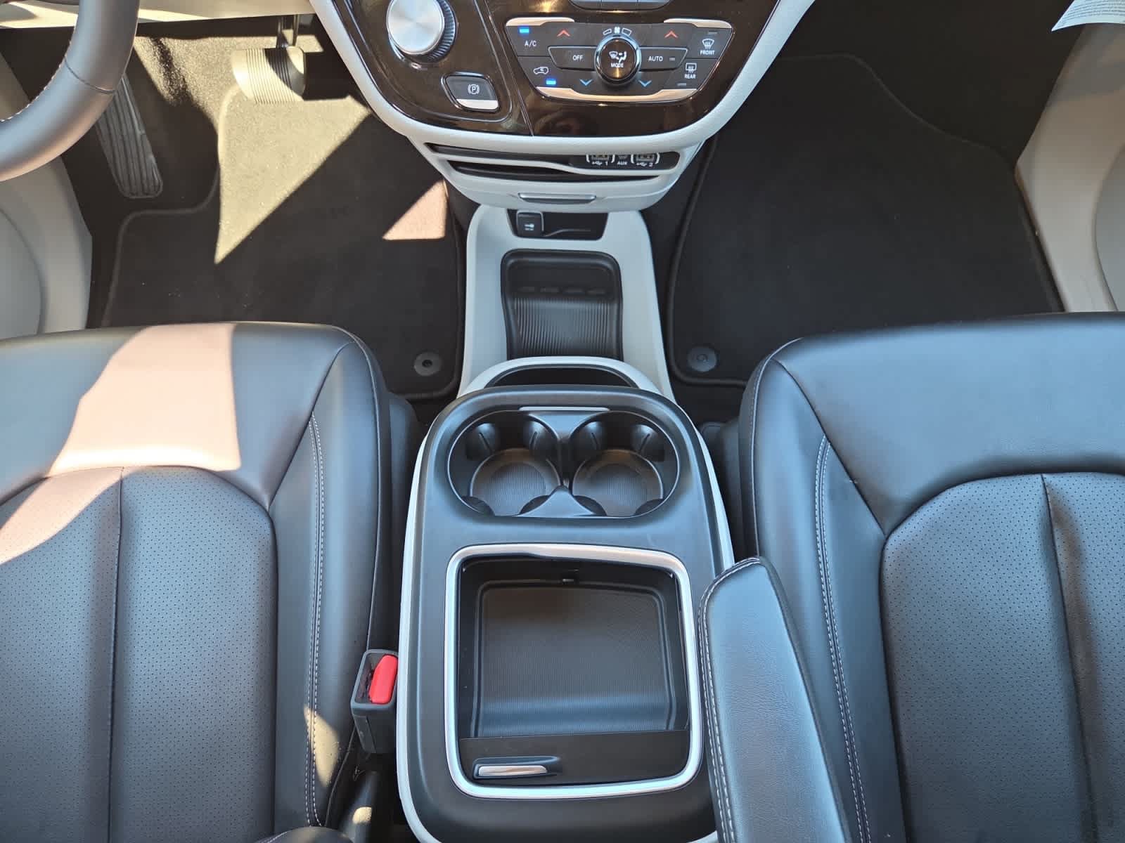 Used 2023 Chrysler Pacifica Touring-L FWD image 15