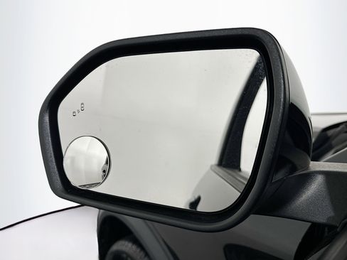 Used 2022 Ford Explorer Limited image 16