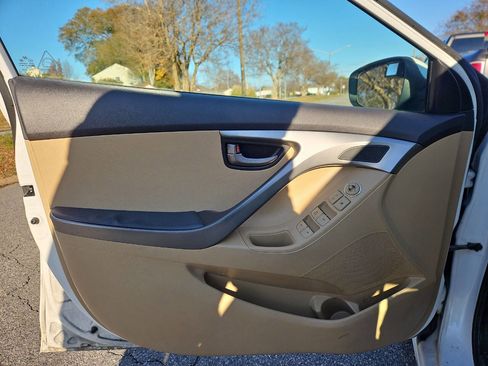 Used 2011 Hyundai Elantra GLS image 12