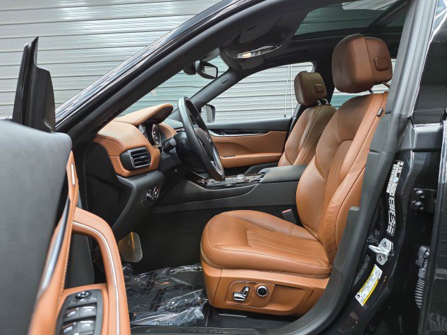 Used 2022 Maserati Levante GT AWD/4WD image 14