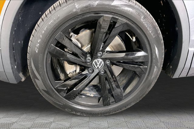 Used 2023 Volkswagen Tiguan SE R-Line FWD image 32