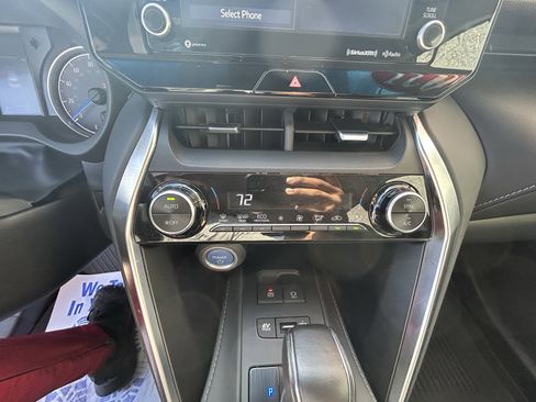 Certified 2021 Toyota Venza LE image 24