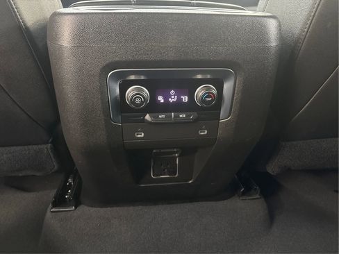 Used 2021 Chevrolet Suburban LT AWD/4WD image 28