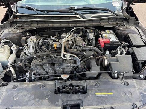 Used 2024 Nissan Altima 2.5 SV FWD image 14