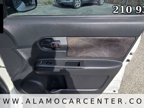 Used 2014 Scion xB FWD image 18