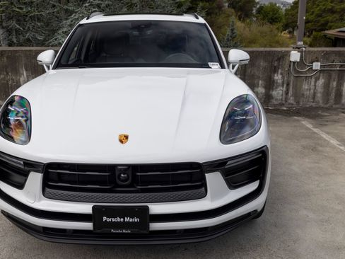 Certified 2026 Porsche Macan AWD/4WD image 17