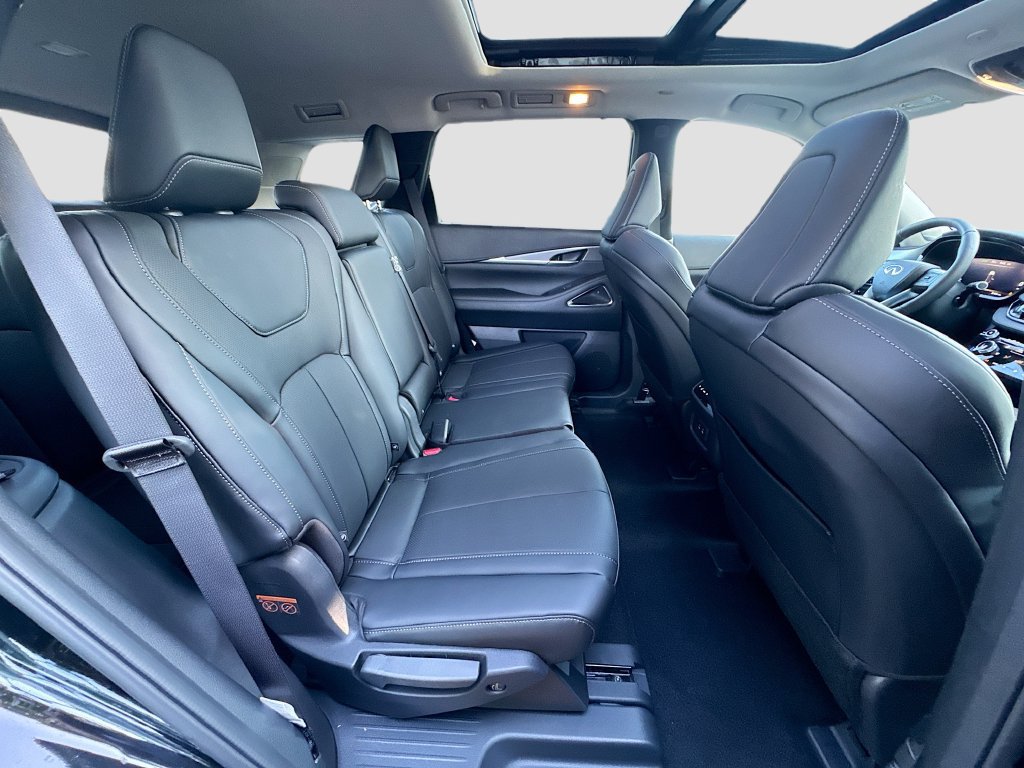 Certified 2026 INFINITI QX60 Luxe w/ Cargo Package AWD/4WD image 31