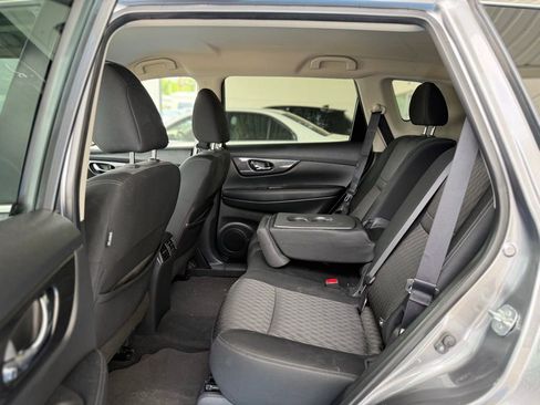 Used 2019 Nissan Rogue SV image 15