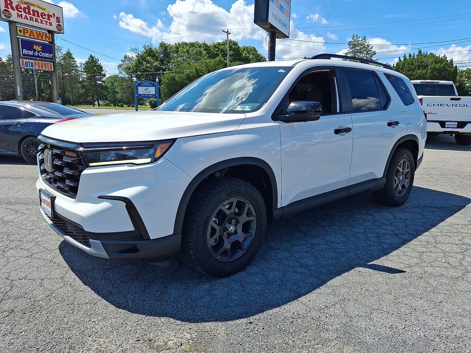 Used 2023 Honda Pilot TrailSport image 3