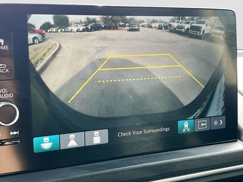 Used 2023 Honda Pilot Touring image 14