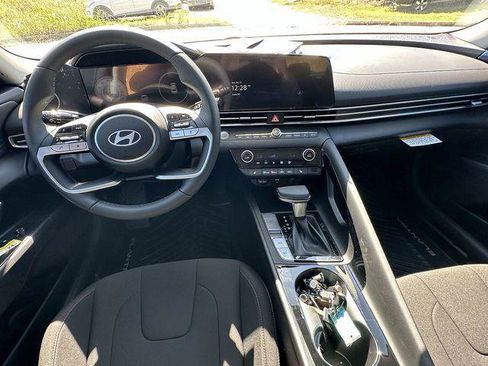 New 2025 Hyundai Elantra SEL image 22