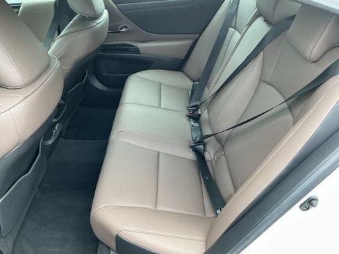 Used 2024 Lexus ES 350 w/ Premium Package FWD image 11