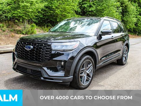 Used 2025 Ford Explorer ST-Line w/ ST-Line Street Pack AWD/4WD image 2
