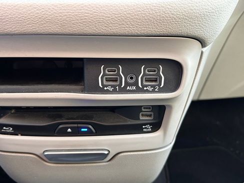 Used 2023 Chrysler Pacifica Touring-L w/ Uconnect Theater Family Group image 35