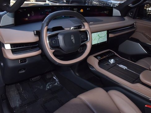 Certified 2025 Lincoln Navigator Black Label image 39