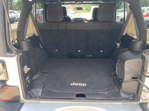 Used 2013 Jeep Wrangler Unlimited Sahara AWD/4WD image 18