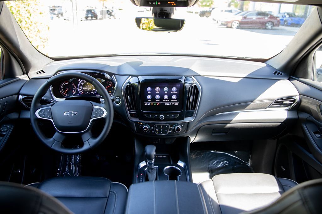 Used 2023 Chevrolet Traverse Premier w/ Redline Edition AWD/4WD image 17