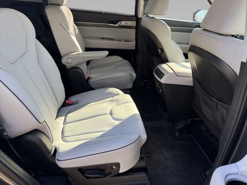 Used 2023 Hyundai Palisade SEL w/ Premium Package image 13