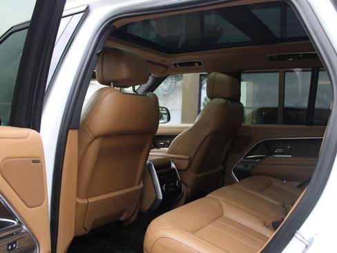 Used 2023 Land Rover Range Rover SE image 28