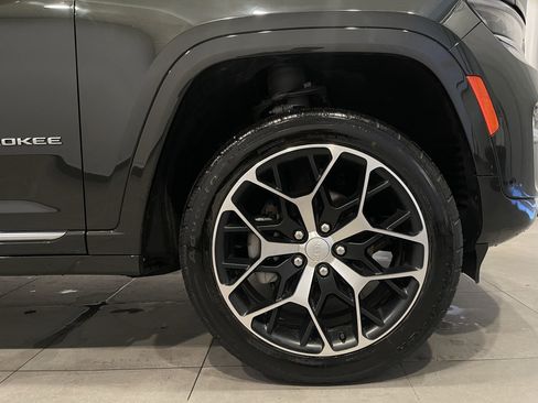 Used 2023 Jeep Grand Cherokee Summit image 10