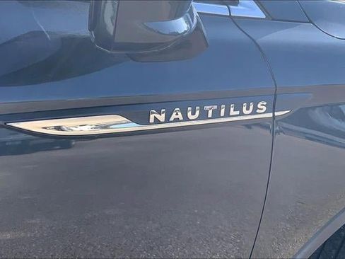 Used 2022 Lincoln Nautilus Reserve image 7