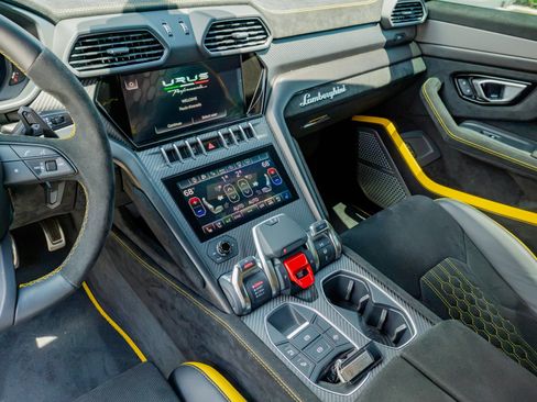 Used 2024 Lamborghini Urus Performante AWD/4WD image 18