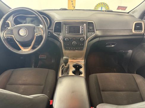 Used 2017 Jeep Grand Cherokee Laredo AWD/4WD image 5