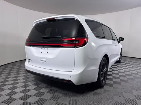 New 2026 Chrysler Pacifica Select FWD image 23