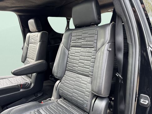 Used 2022 Cadillac Escalade ESV Premium Luxury Platinum w/ Heavy-Duty Trailer Package image 18