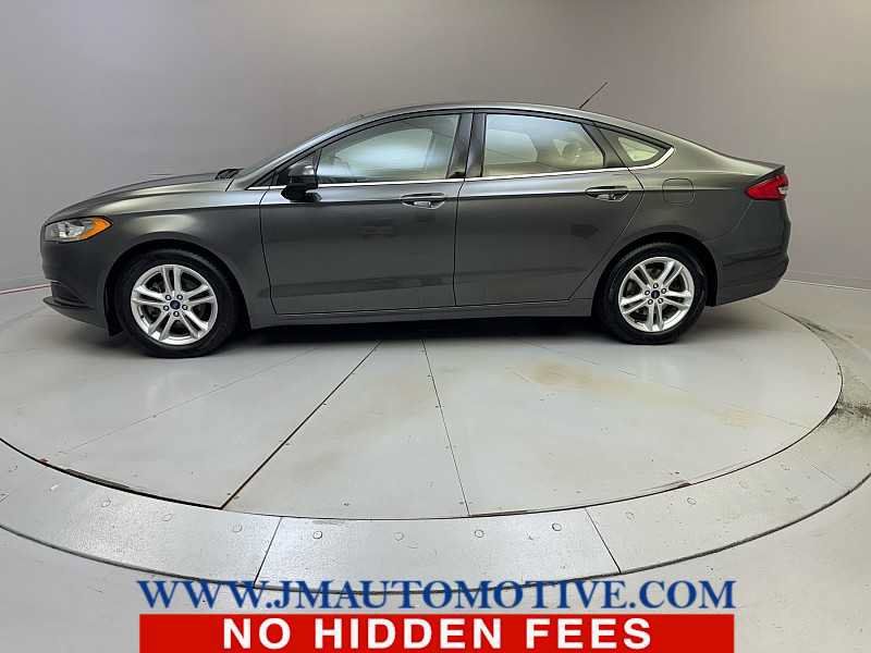 Used 2018 Ford Fusion SE FWD image 2
