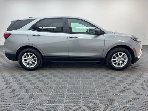 Used 2024 Chevrolet Equinox LS w/ LS Convenience Package AWD/4WD image 5
