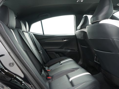 Used 2025 Toyota Camry SE image 11