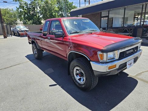 Used 1990 Toyota Pickup Deluxe AWD/4WD image 3