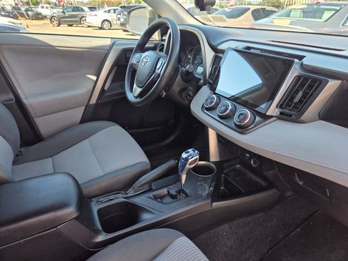 Used 2013 Toyota RAV4 LE AWD/4WD image 16