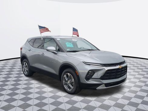 Used 2023 Chevrolet Blazer LT w/ Driver Confidence Package FWD image 2