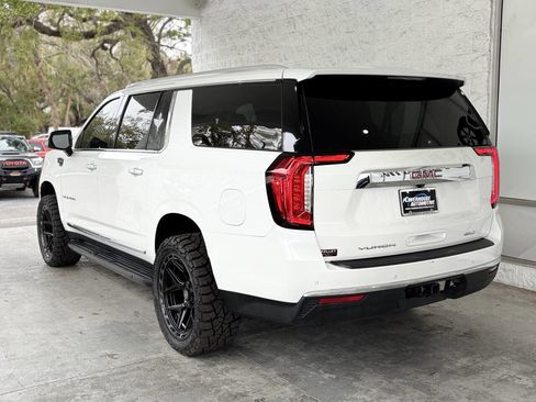Used 2022 GMC Yukon XL SLT w/ SLT Luxury Package image 7