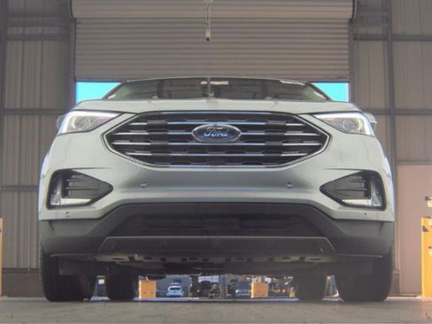 Used 2024 Ford Edge Titanium image 3