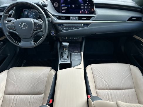 Used 2020 Lexus ES 300h w/ Luxury Package image 13