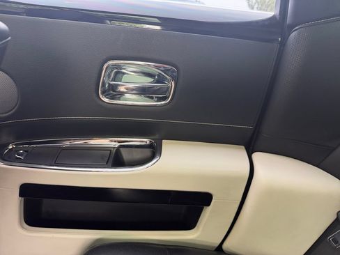 Used 2011 Rolls-Royce Ghost RWD image 32