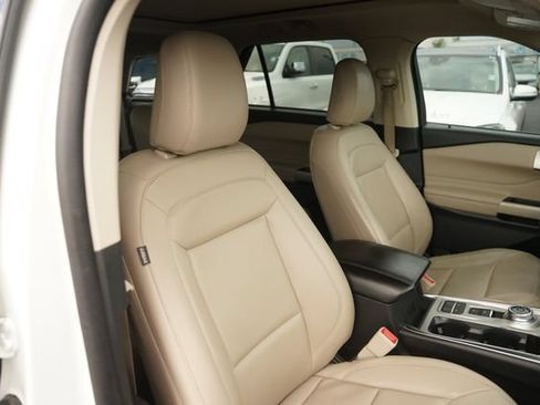 Used 2023 Ford Explorer XLT w/ Equipment Group 202A RWD image 21