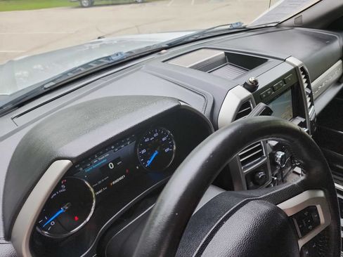 Used 2017 Ford F250 Lariat w/ Lariat Ultimate Package AWD/4WD image 28