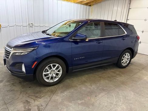 Used 2023 Chevrolet Equinox LT w/ Driver Convenience Package FWD image 4