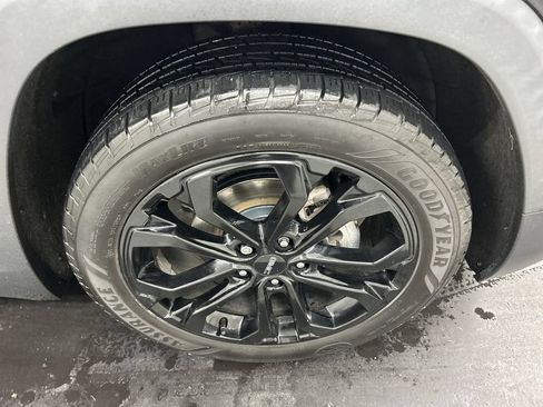 Used 2021 GMC Terrain SLE w/ Driver Convenience Package AWD/4WD image 8