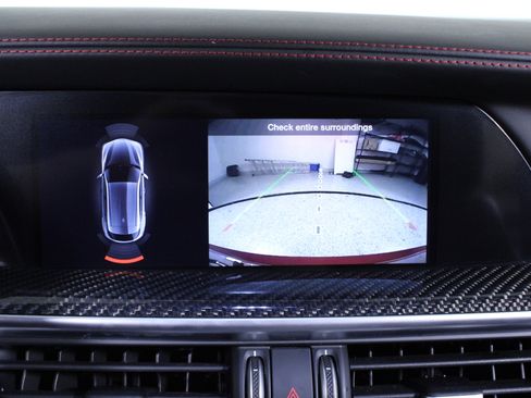 Used 2023 Alfa Romeo Stelvio Estrema image 32