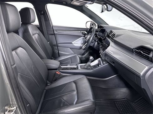 Used 2024 Audi Q3 2.0T Premium image 29